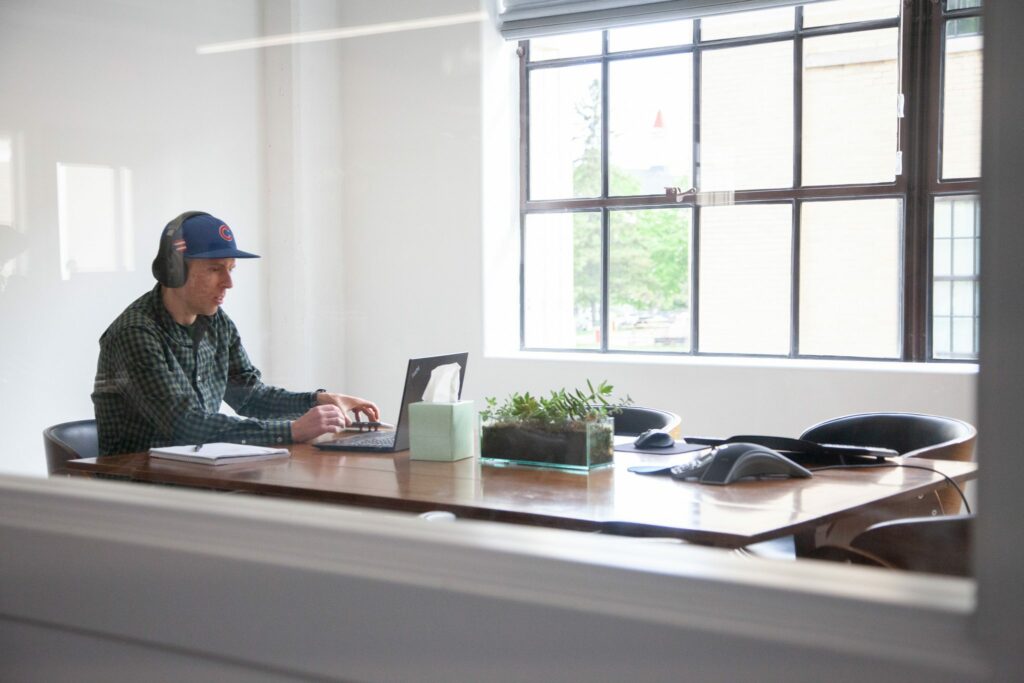 a diigtal marketing specialist meets with a client over a computer